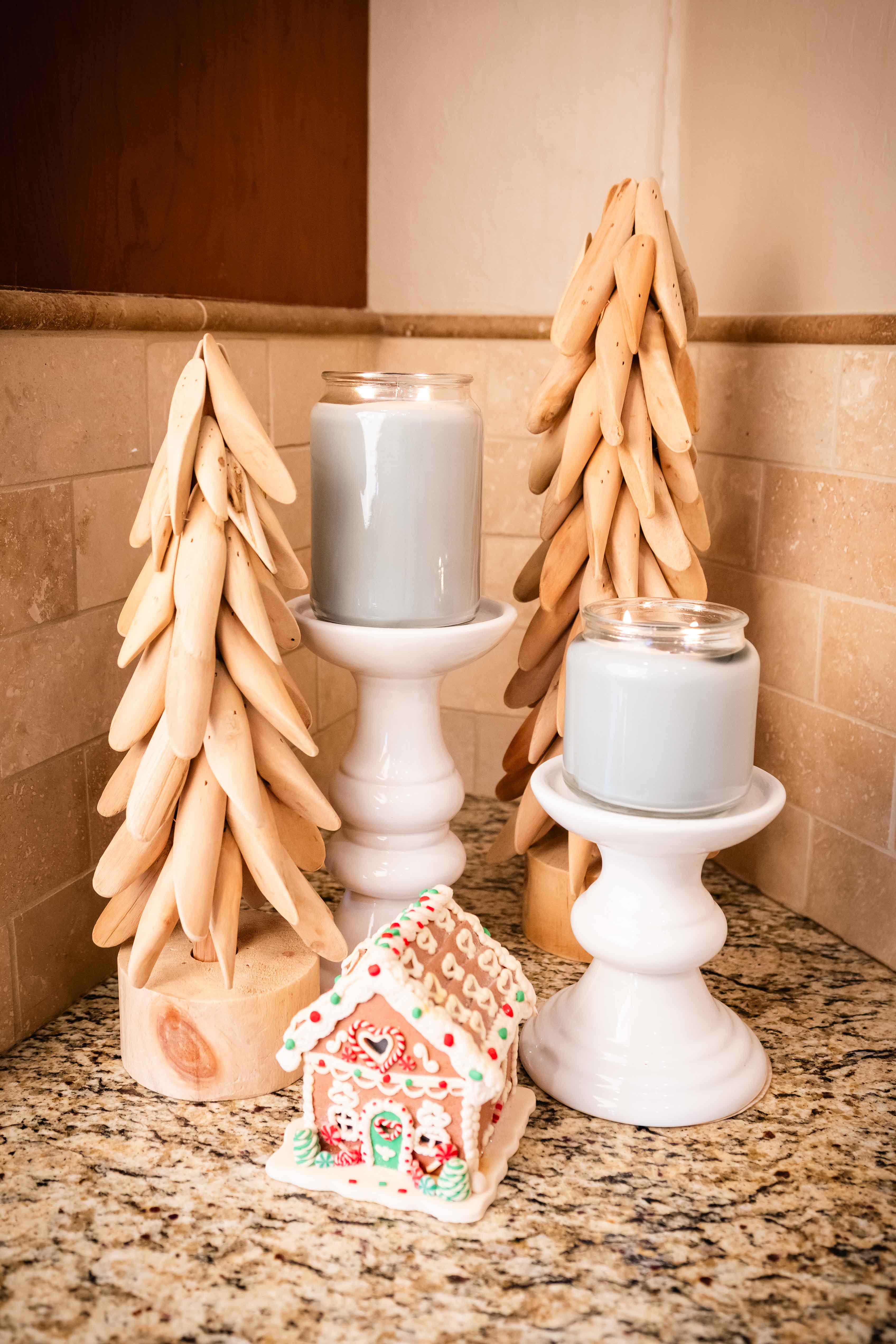 Christmas Cottage Medium - 16oz