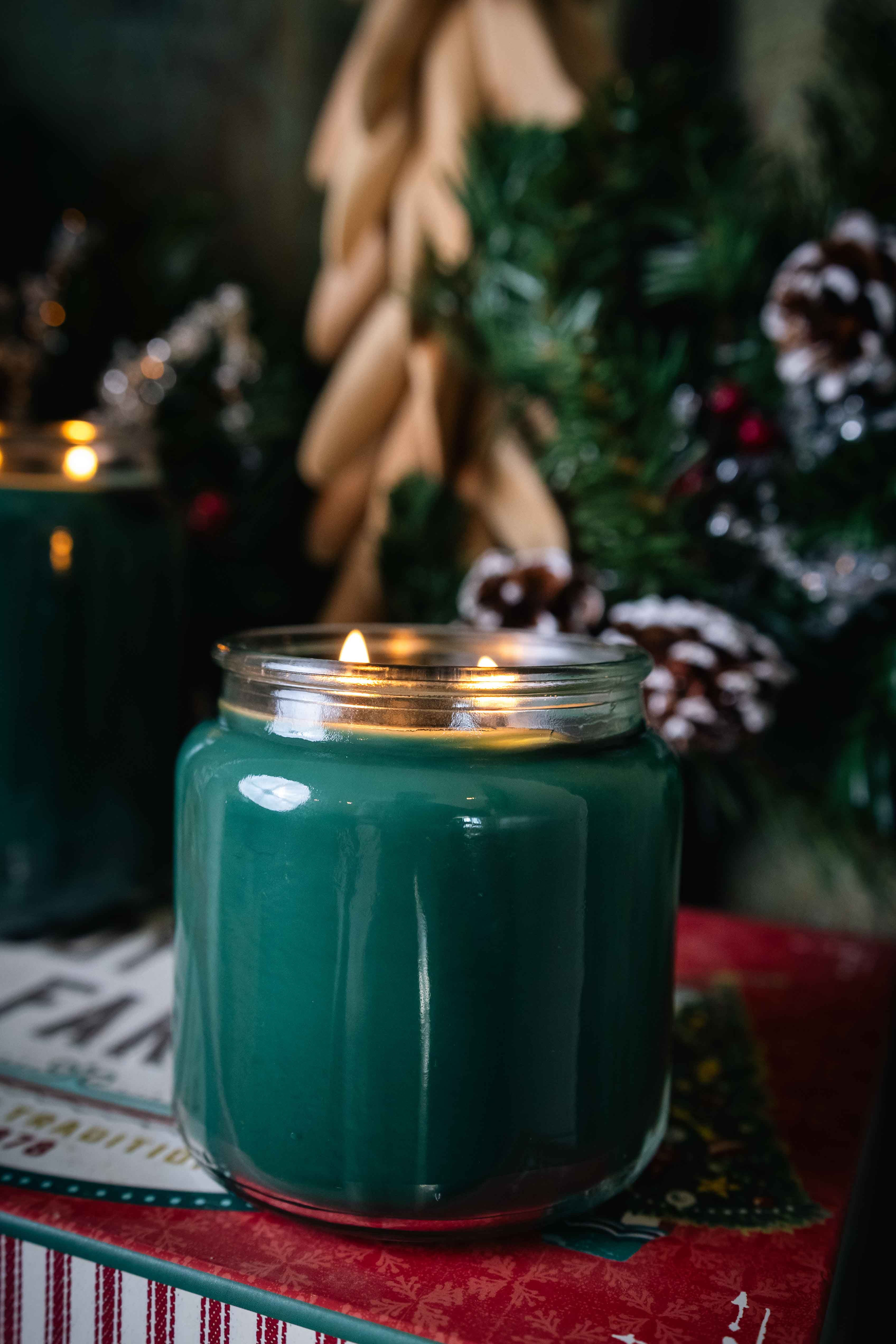 Christmas Wreath Medium - 16oz